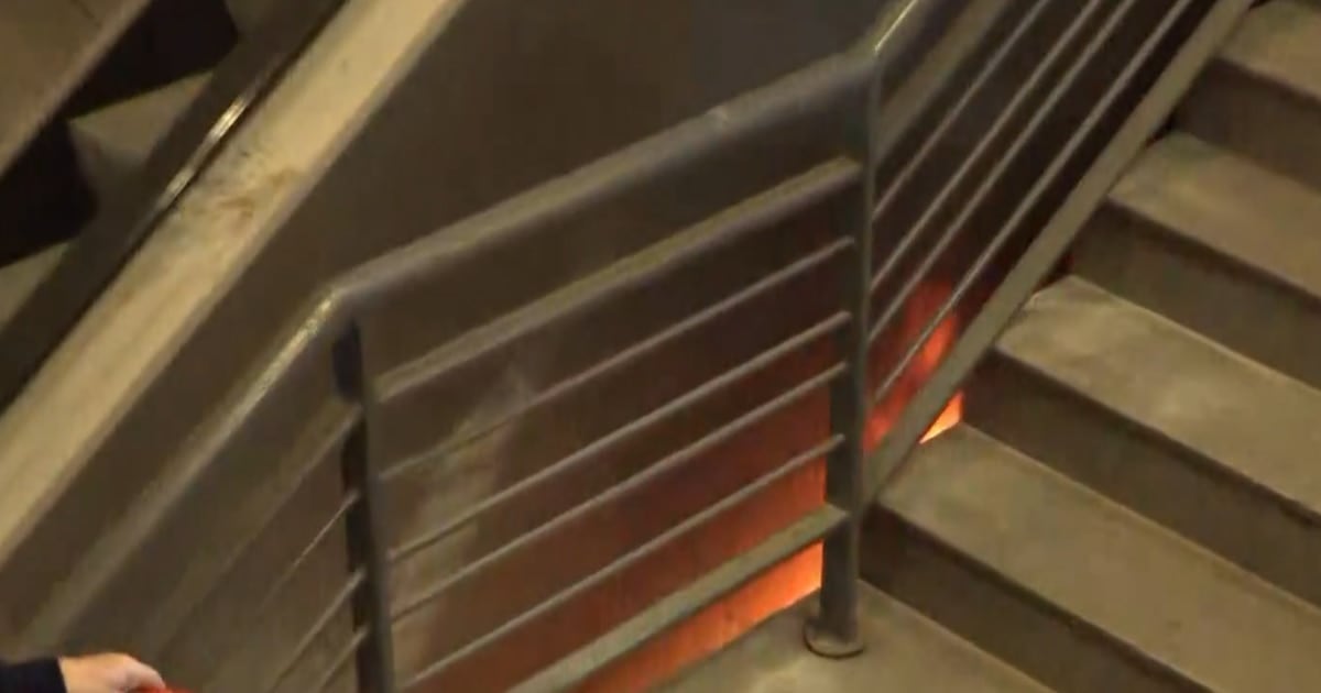 Incendio en una escalera mecánica de Constitución: evacuaron la terminal y derivaron a un hombre al Penna