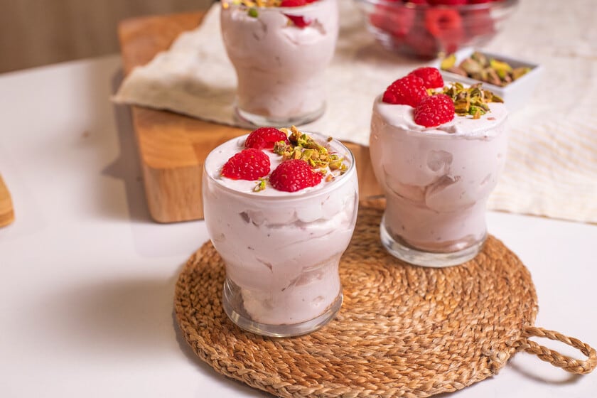 La mousse que se hace mientras la heladera hace el resto: frambuesa, queso crema y cero huevo