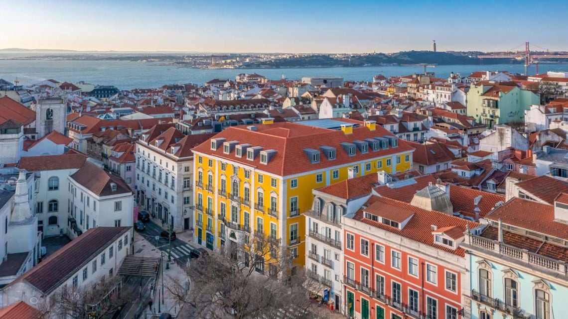 Dormir entre barricas: el palacio de 1747 que se reinventó como refugio del vino portugués en pleno Chiado