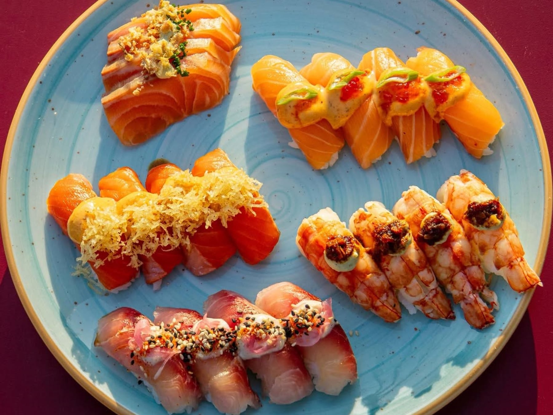 Ikebana, la izakaya porteña donde el sushi de fusión convive con el ramen y las gyozas de chorizo y manzana verde