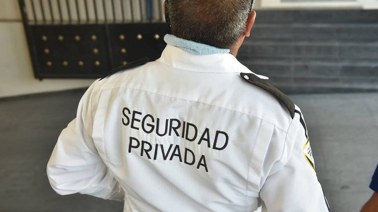 Escala salarial de octubre para vigiladores: básico de $1.053.200 y total conformado de $1.838.200