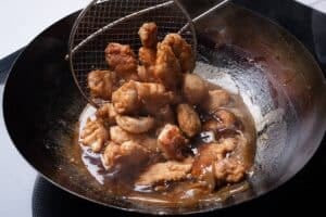 Pollo al limón: cómo armar en casa la receta con dos harinas y una salsa que se resuelve en minutos