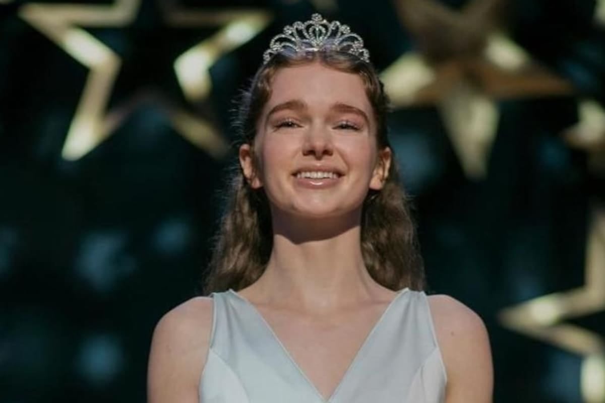 Carrie vuelve, esta vez con el celular como ariete y ocho capítulos para desarmar el mito