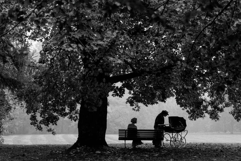 La chica de la aguja: el blanco y negro que retrata el infierno cotidiano de la Copenhague de posguerra