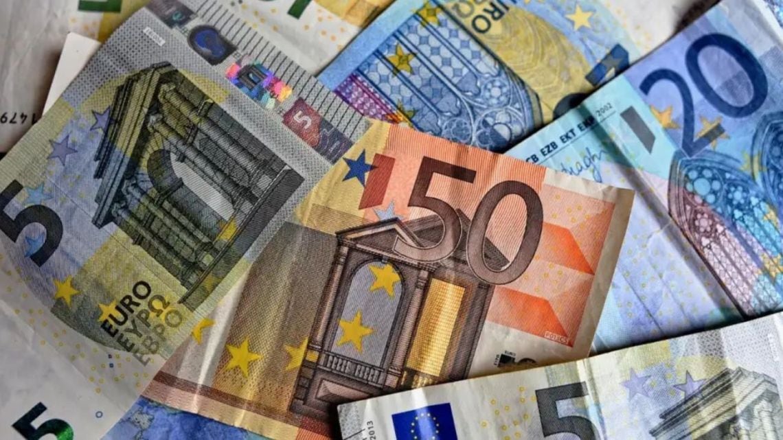 El euro blue retrocedió seis pesos y se ubicó en $1.832,75 para la venta este viernes