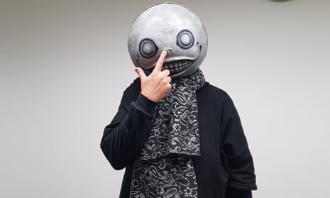Yoko Taro, el hombre de la máscara que se levanta cada mañana para no perder la cabeza
