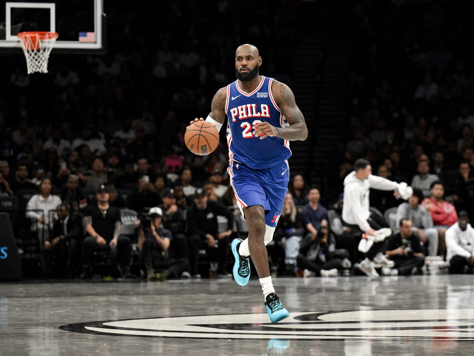 LeBron se puso la 23 de los Sixers y hasta ahí: los Nets le amargaron la fiesta en Brooklyn