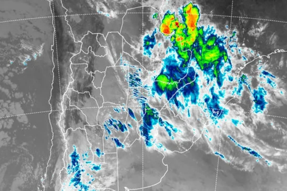 El finde largo llega con paraguas el sábado y sol tibio desde el domingo en la ciudad de Buenos Aires