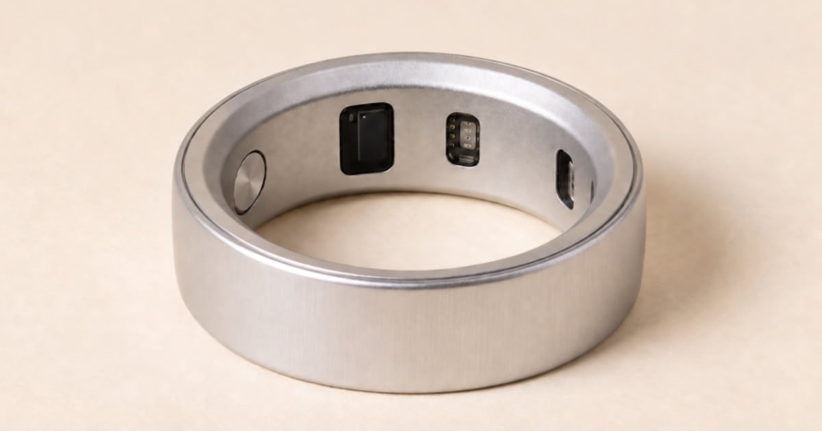 Un anillo por noventa y nueve dólares y cinco cerebros de IA a un botón de distancia