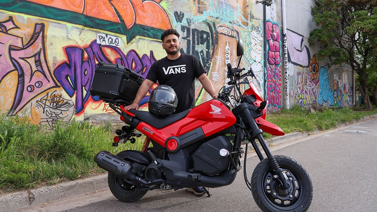 Un mecánico neuquino liquida su taller, se sube a una moto chica y se va directo a Alaska