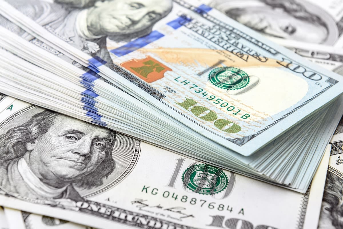 El tipo de cambio oficial volvió a la actividad este martes en $1.485 y $1.535, mientras el blue se sostuvo cerca de la cotización formal