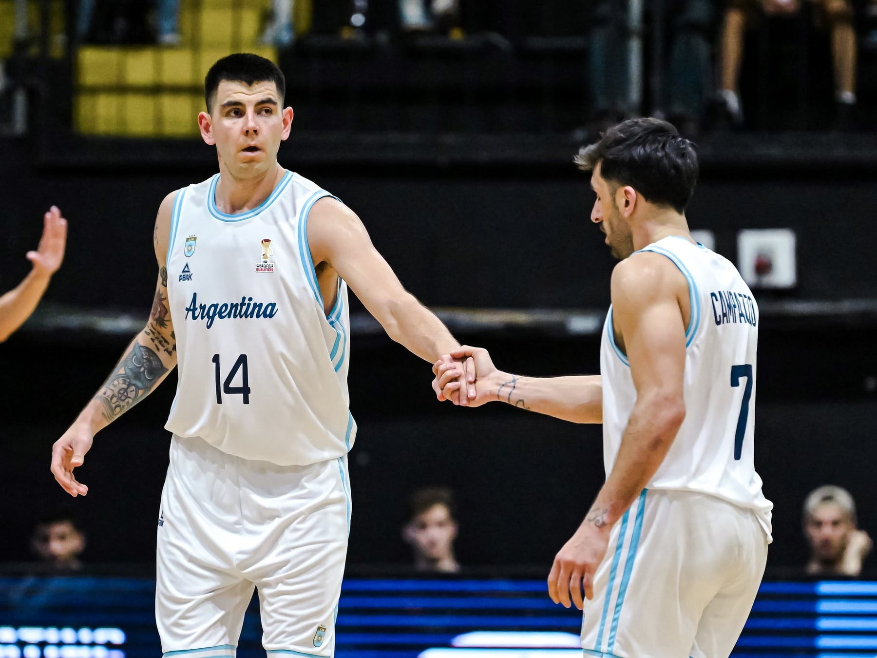El hombro de Deck vuelve a hacer ruido y Prigioni se frota la frente a menos de dos meses del cruce clave