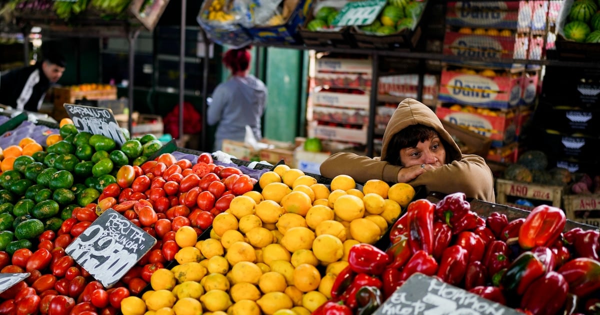 El tomate empujó la canasta de septiembre: 34,1% arriba y la lechuga recortó 11,5%