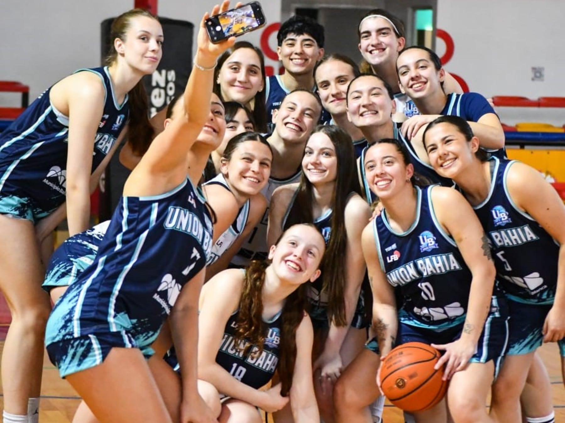 Unión Bahía sale a la cancha con la ciudad entera como local