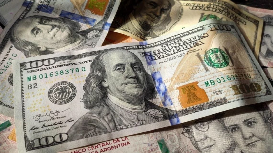 El dólar blue cedió cinco pesos en una jornada de quietud cambiaria