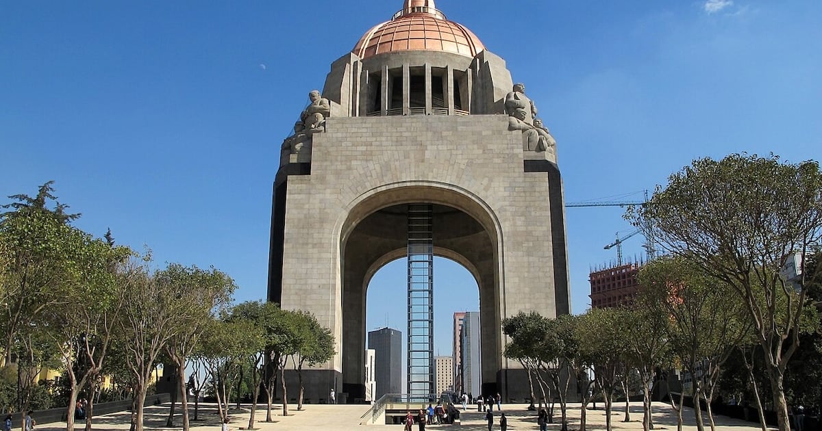 Sesenta y siete metros de historia sobre la Plaza de la República: el arco triunfal que se reinventó en plena Ciudad de México