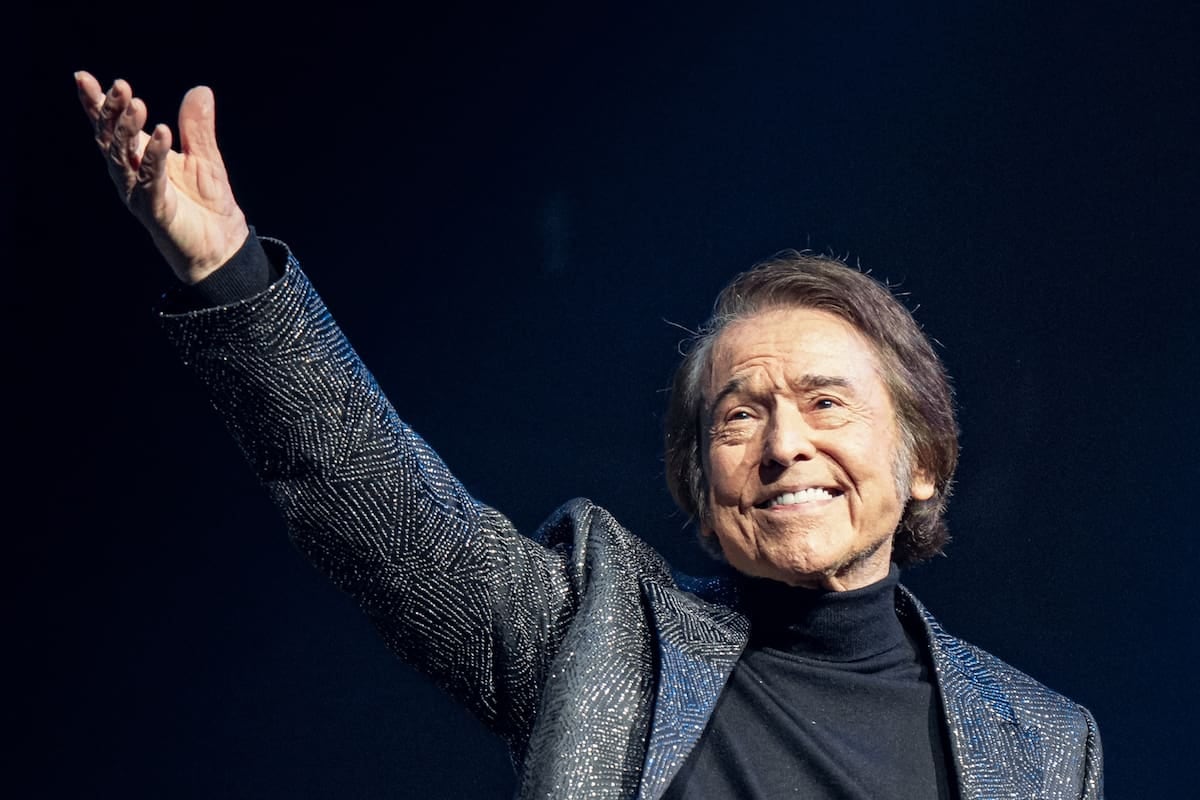 Raphael vuelve al Gran Rex y se entrega en primera persona: a sus 83 años, el cantante repasa seis décadas de canciones y hasta se permite un tango
