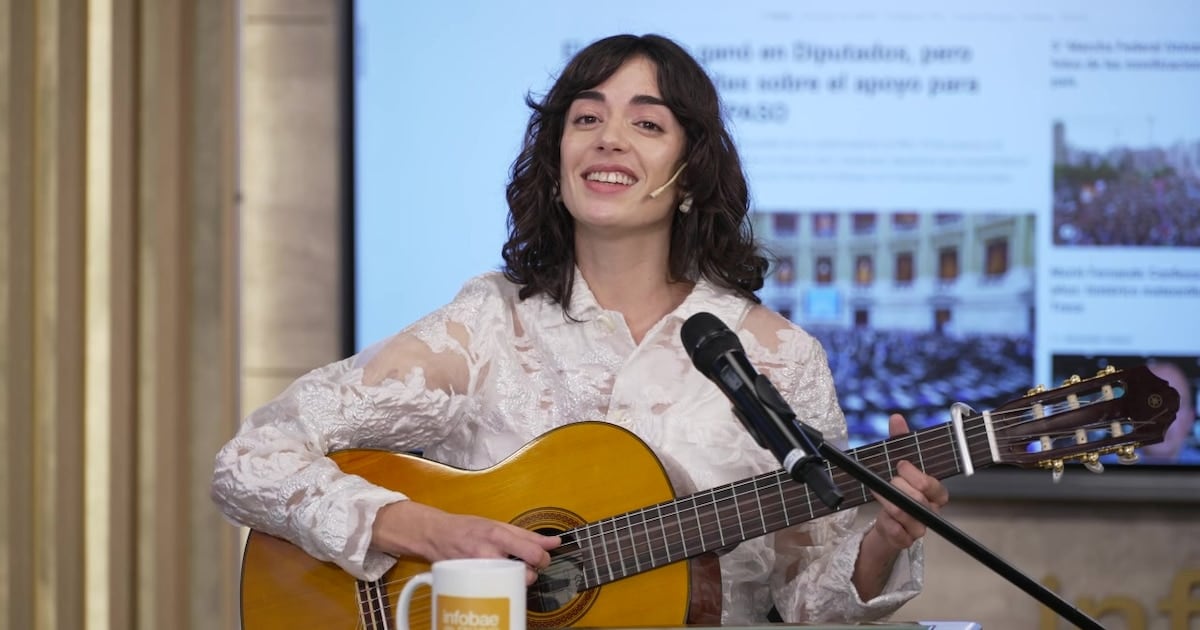 Zoe Gotusso se despide del año a pura canción en el Coliseo, con un show que tiene algo de y algo de confesión