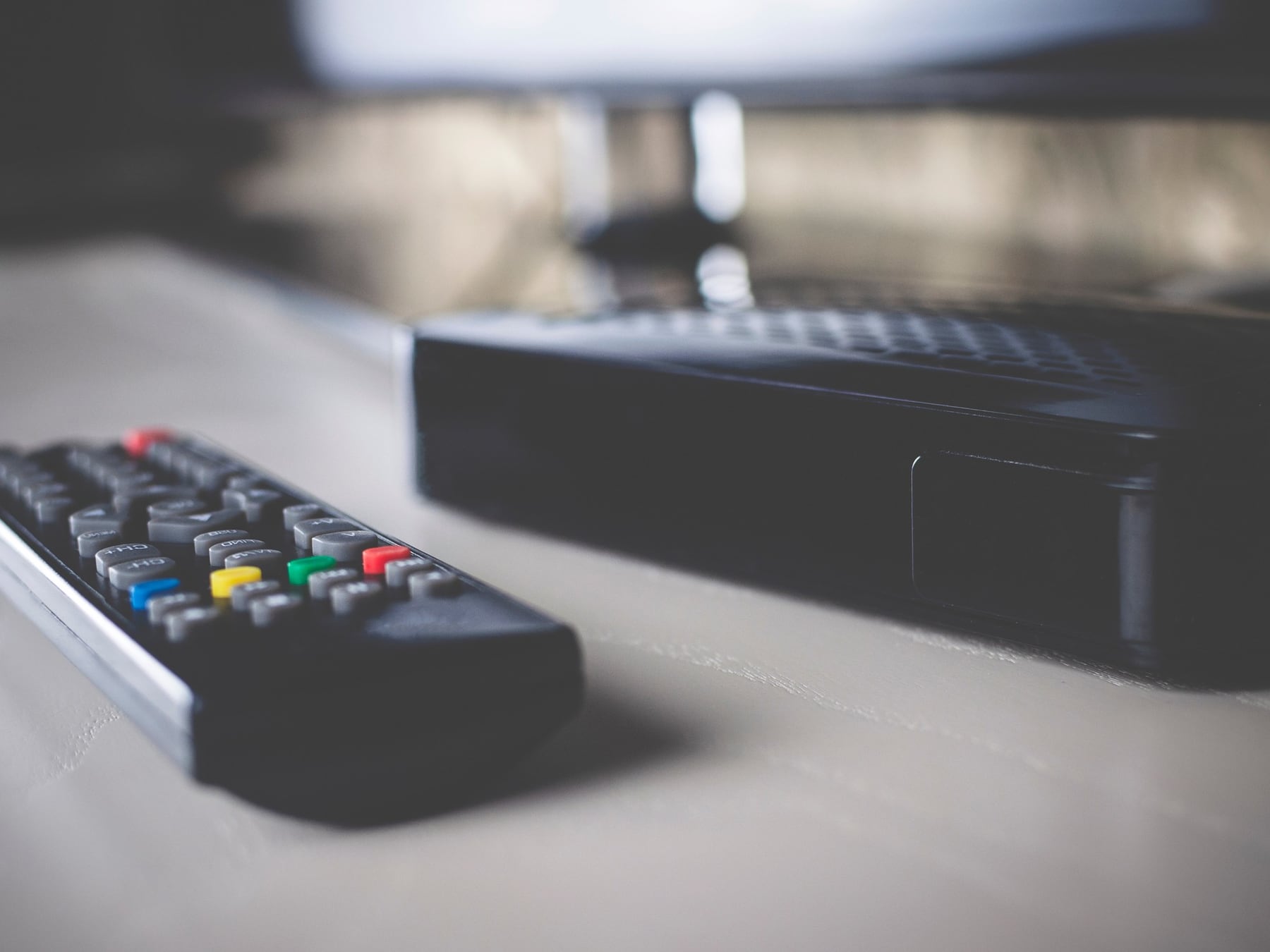 Una caja que mira, otra que vigila: el lado oscuro de las TV boxes baratas que se venden en Argentina