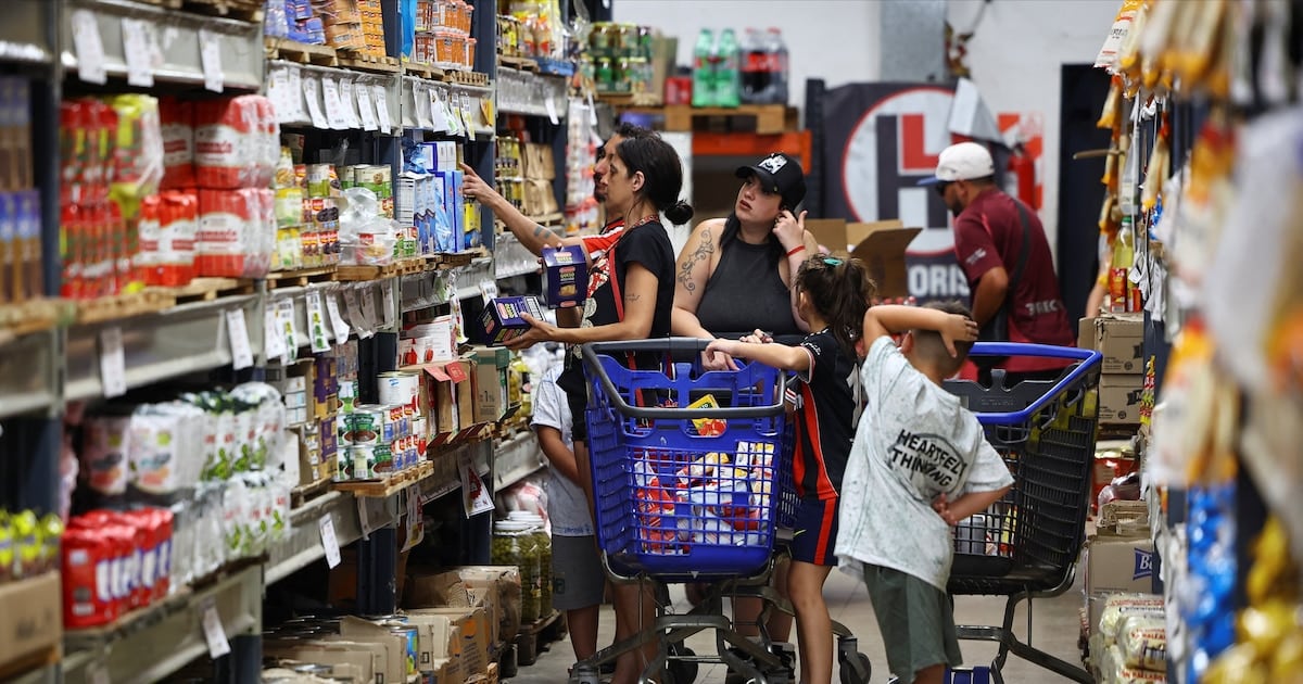 La inflación mensual se mueve entre 1,6% y 1,8% y mantiene su comportamiento en zigzag hasta bien entrado 2027