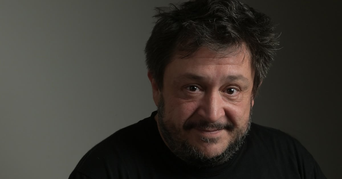 Dieciocho inversores llevan a la Justicia porteña a Hernán Casciari y acusan a Orsai de devolverles menos del tres por ciento de lo que pusieron