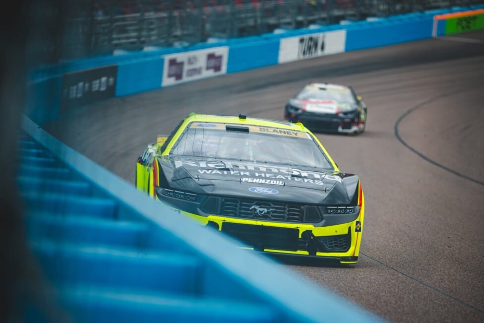 Blaney se quedó con todo en la clasificación de Phoenix y Larson se hunde en el fondo