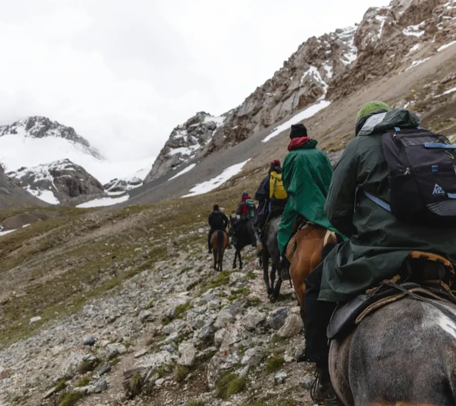 La Vega, el rincón de Caviahue donde los caballos se acarician antes de montarlos