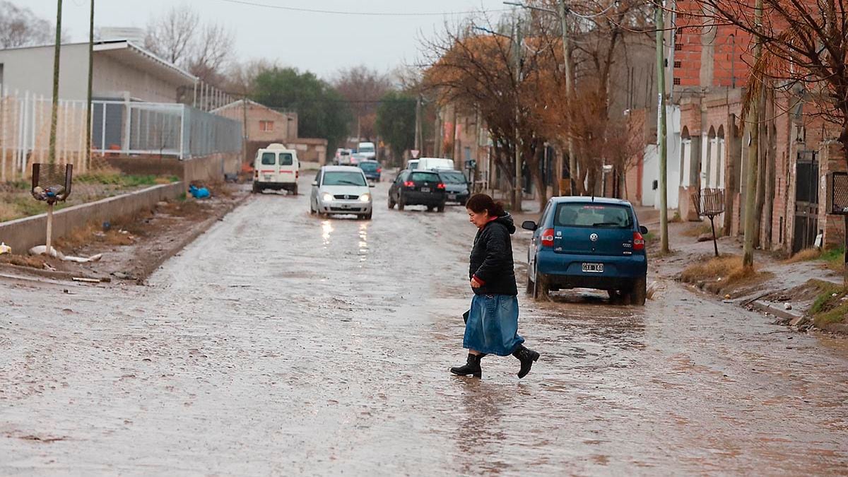 La tierra ya no absorbe más: qué hace falta tener listo antes de que el agua llegue al barrio