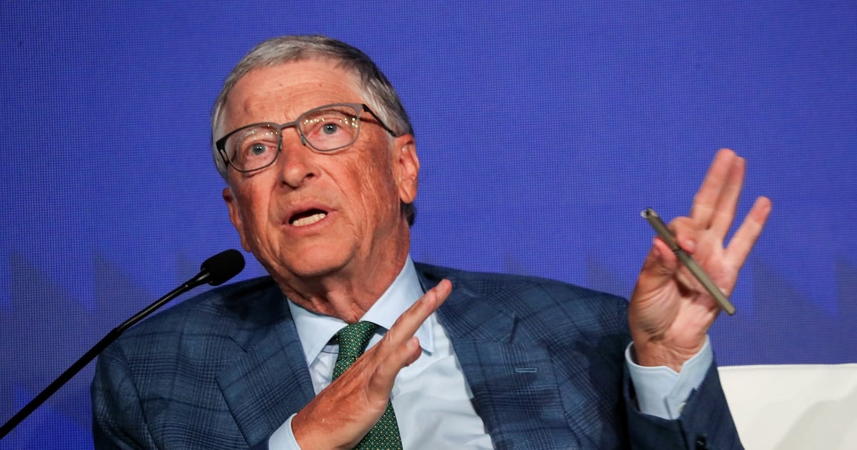 Bill Gates pidió desde el Vaticano que los gobiernos regulen la inteligencia artificial para evitar que agrande la desigualdad