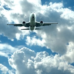 Argentina mantiene el récord regional de impuestos sobre pasajes aéreos, con una carga del 37% sobre la tarifa