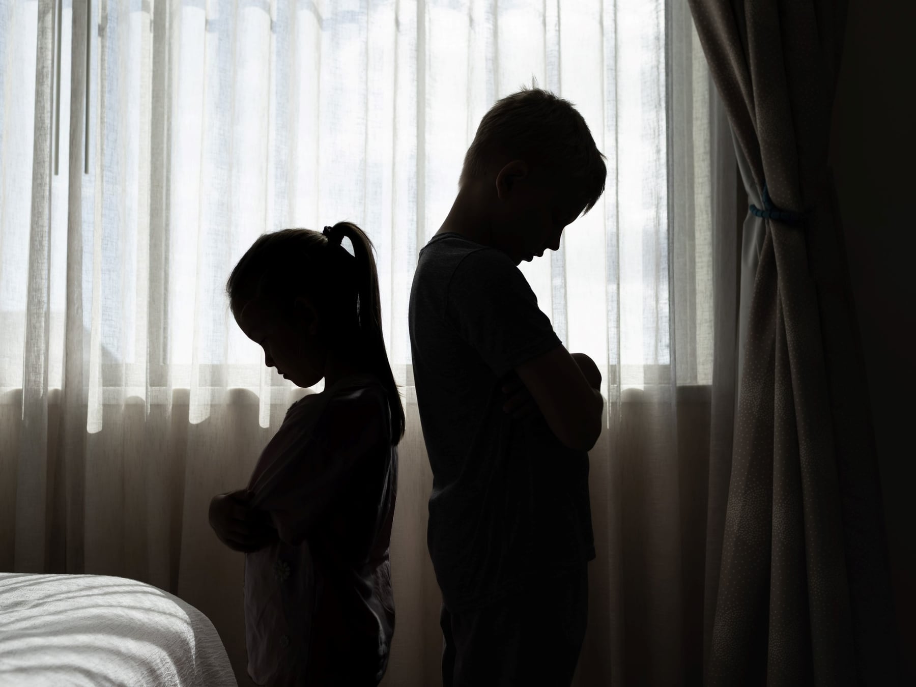La misma casa, dos infancias: por qué los hermanos guardan memorias tan distintas