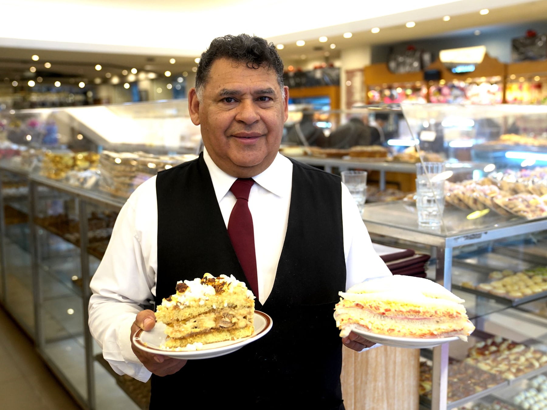 El Greco, la confitería de Caballito donde se cocinó el rock nacional junto a los sándwiches de miga