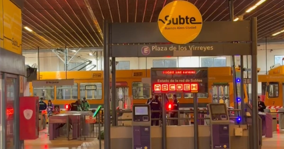 Detienen a dos delegados del_subte y una protesta gremial paraliza la red
