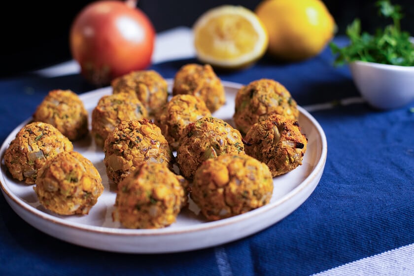 Bolitas de brócoli y garbanzos: una cena vegetal que se arma en pocos pasos